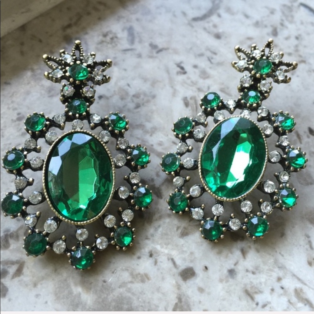 "TROPHIES" Statement Earring Bundle - Picture 5 of 5